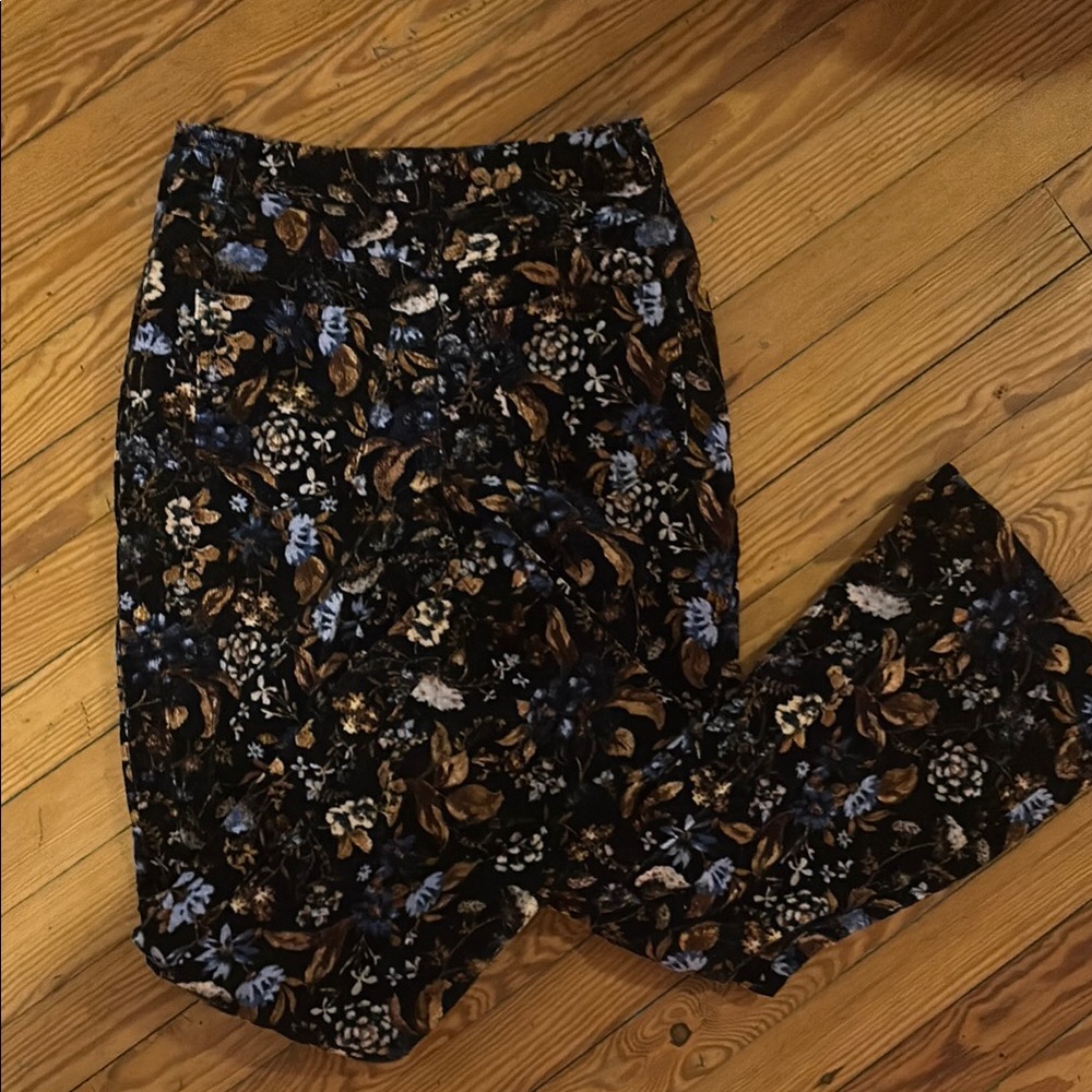 Floral Patterned Pants - Picture 6 of 8